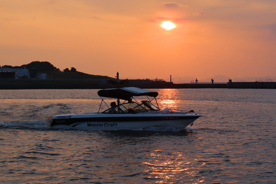 大阪北港マリーナリゾートHULLのクルージングで潮風を感じながら海からの景色を楽しみましょう