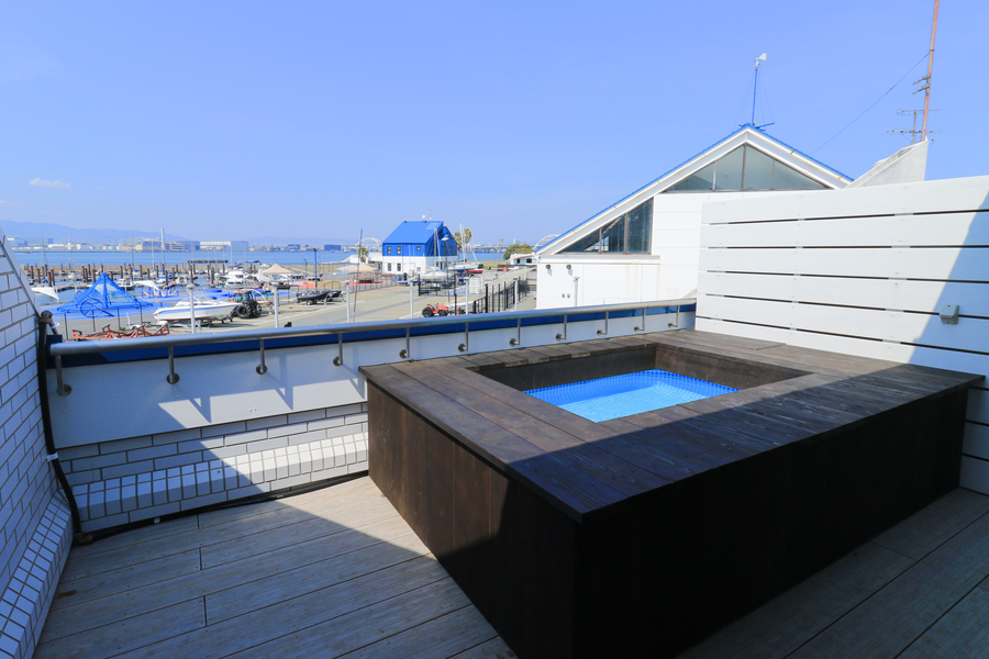プライベートプール付きのオーシャンビューテラスを利用