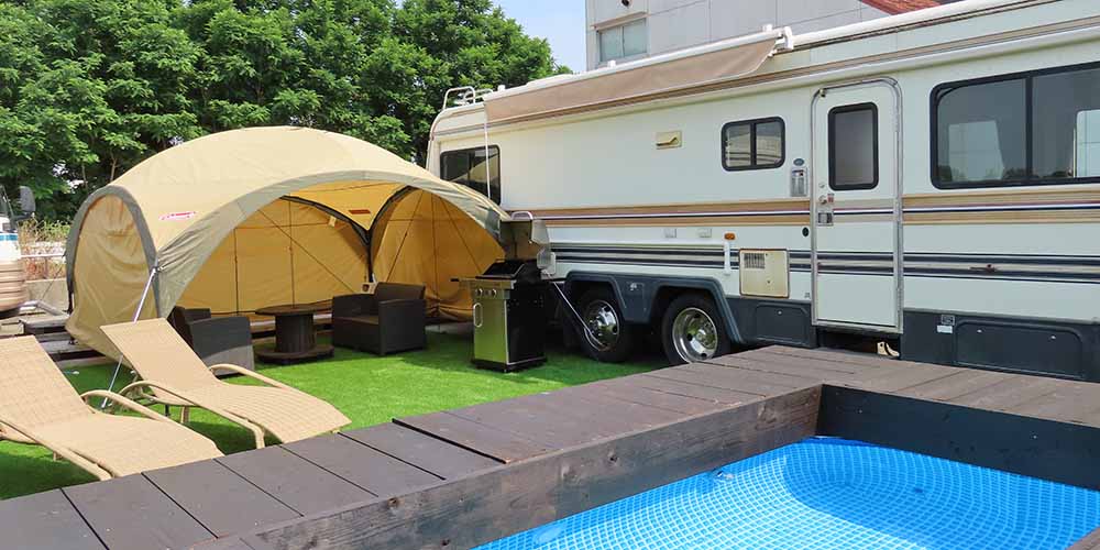 「大阪マリーナリゾート」のキャンピングカー「インペリアル」「BBQ会場」