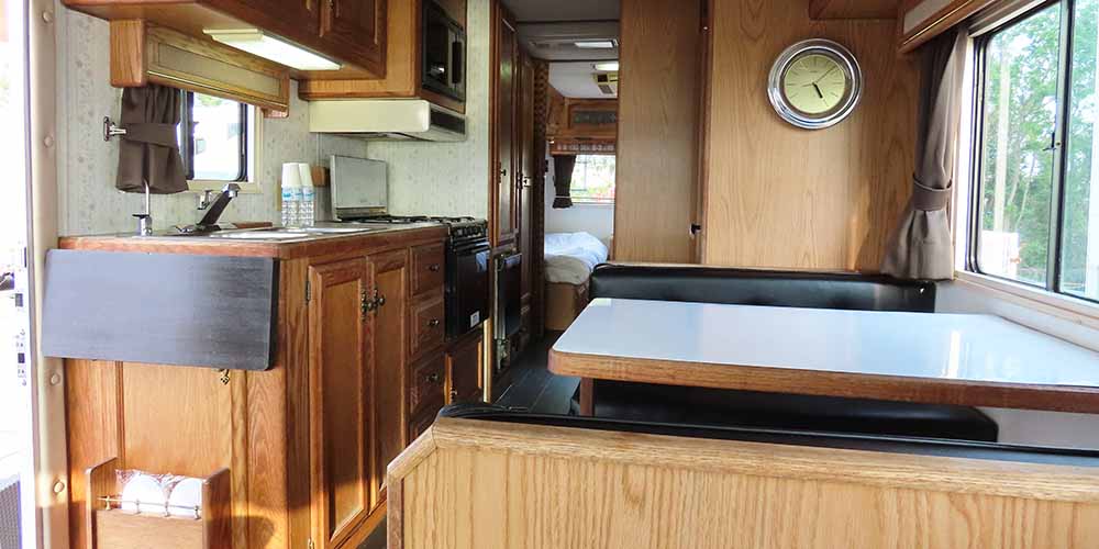 「大阪マリーナリゾート」のキャンピングカー「インペリアル」「BBQ会場」