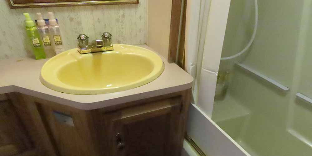 「大阪マリーナリゾート」のキャンピングカー「インペリアル」「ソファ」