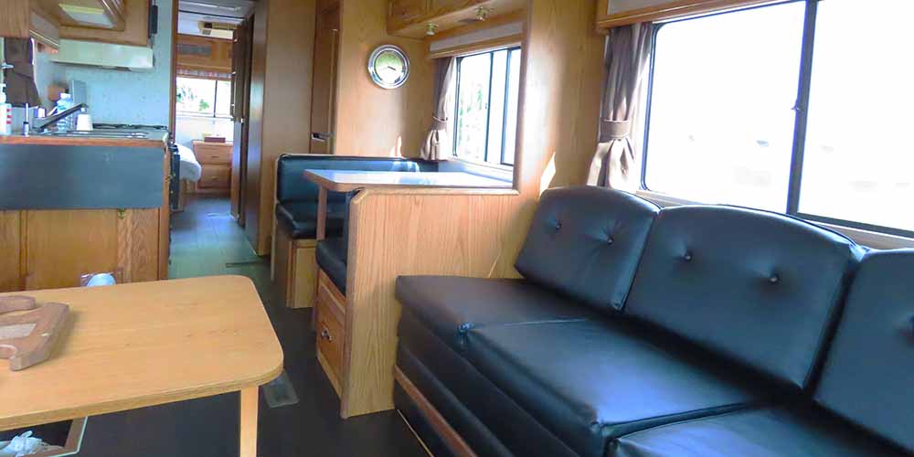 「大阪マリーナリゾート」のキャンピングカー「インペリアル」「BBQ会場」