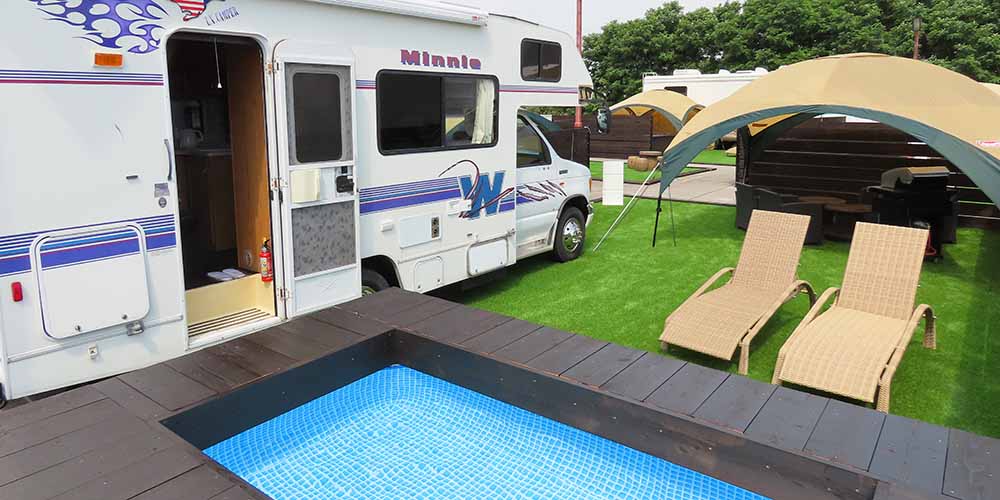 「大阪マリーナリゾート」のキャンピングカー「ミニー」「BBQ会場」