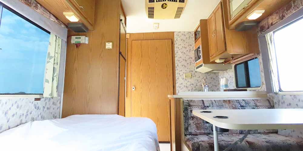 「大阪マリーナリゾート」のキャンピングカー「ミニー」「BBQ会場」