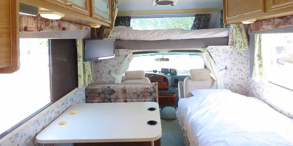 「大阪マリーナリゾート」のキャンピングカー「ミニー」「車内」