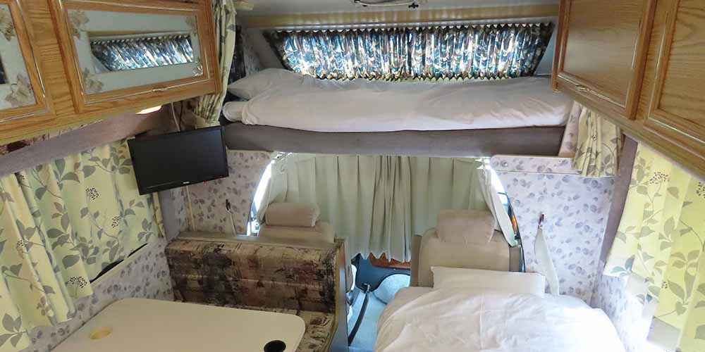 「大阪マリーナリゾート」のキャンピングカー「ミニー」「BBQ会場」