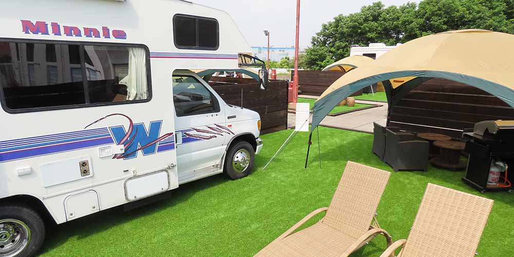 「大阪マリーナリゾート」のキャンピングカー「ミニー」「BBQ会場」
