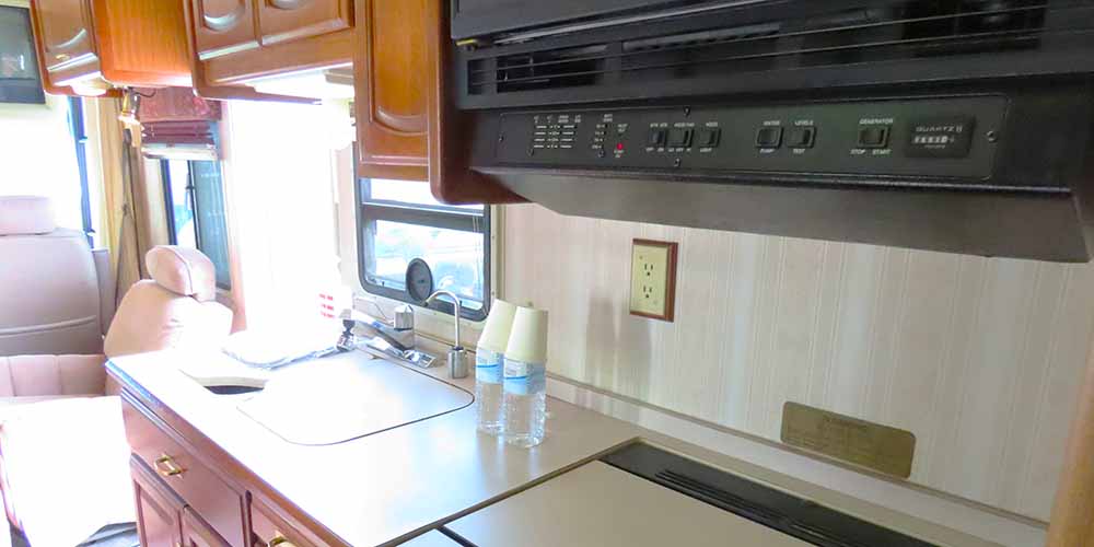 「大阪マリーナリゾート」のまったりくつろげるプライベート空間が魅力のキャンピングカー