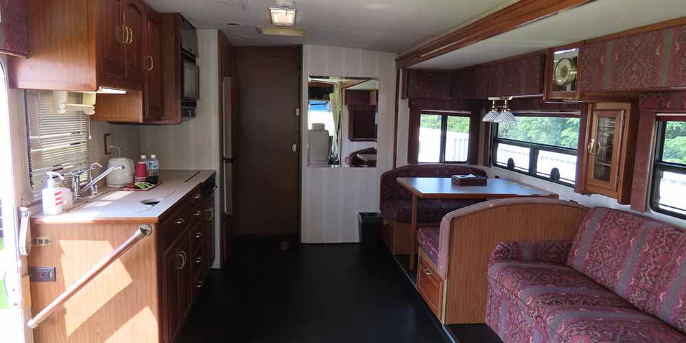 「大阪マリーナリゾート」の落ち着きのある空間で心も体も休まるキャンピングカー宿泊