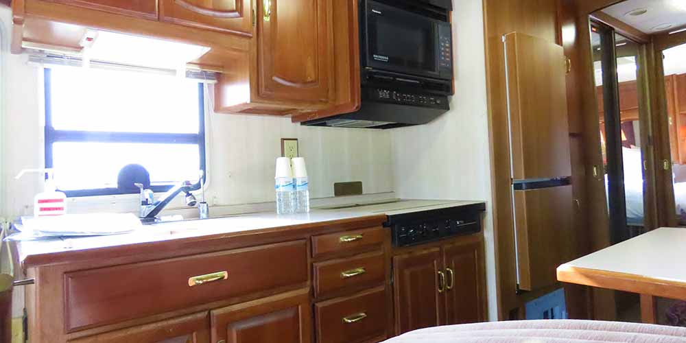 「大阪マリーナリゾート」広々とした空間で仲間と楽しめるキャンピングカー宿泊