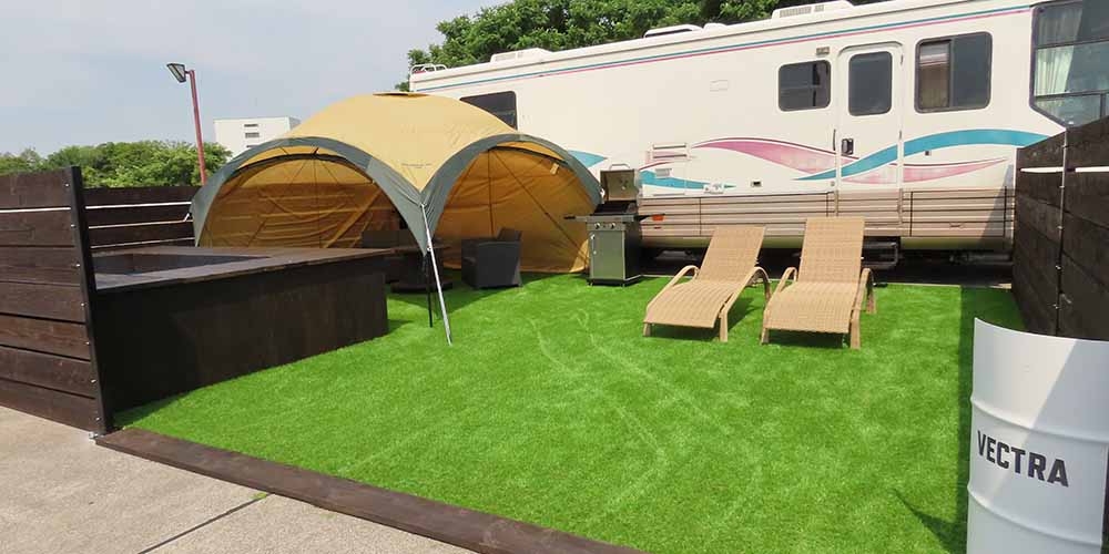 「大阪マリーナリゾート」シンプルで使いやすいキャンピングカー「ベクトラ」のキッチン