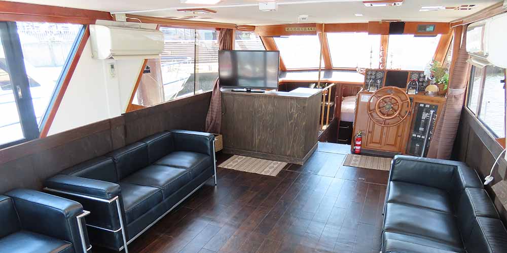 大阪北港マリーナリゾートHULLで海に浮かぶ船に宿泊。大阪湾の海が見えるお部屋「クルーザー」