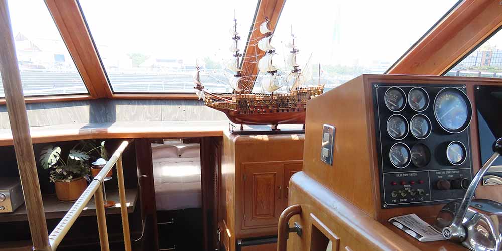 大阪北港マリーナリゾートHULLで海に浮かぶ船に宿泊。大阪湾の海が見えるお部屋「クルーザー」