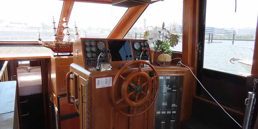 大阪北港マリーナリゾートHULLで海に浮かぶ船に宿泊。大阪湾の海が見えるお部屋「クルーザー」