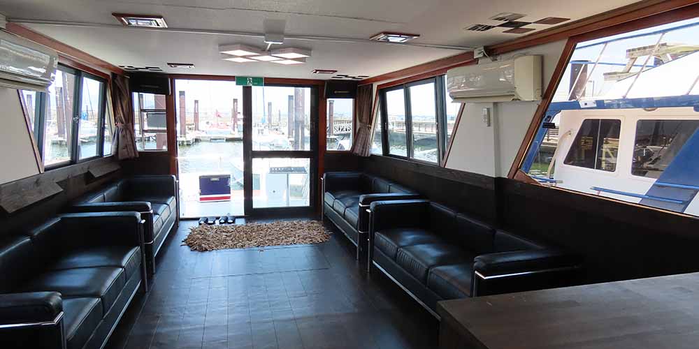 大阪北港マリーナリゾートHULLで海に浮かぶ船に宿泊。大阪湾の海が見えるお部屋「クルーザー」