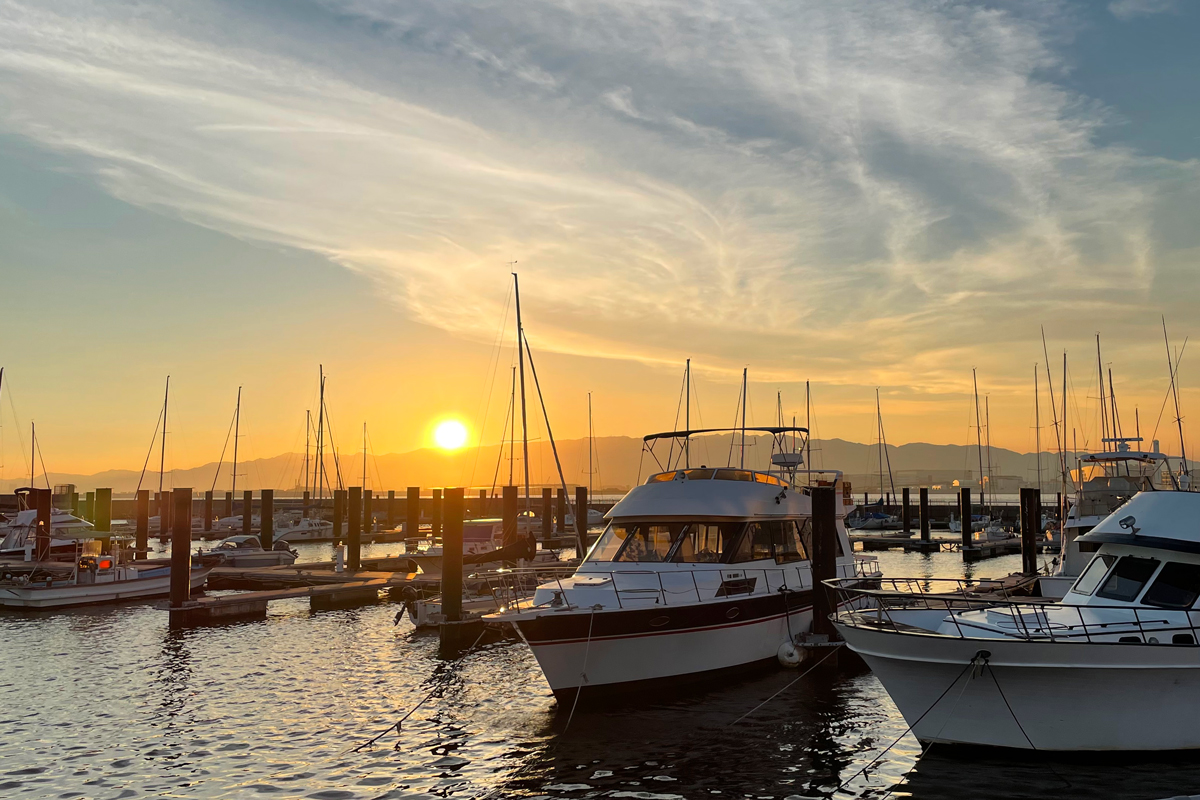 夕日の美しい大阪北港マリーナリゾートHULL