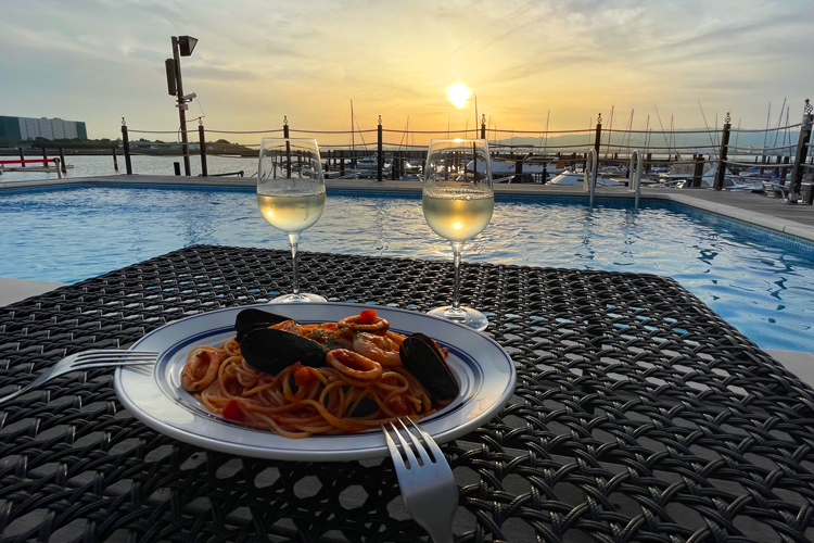 CAFE & DINING HEMINGWAYで大阪の海を眺めながらゆったりとしたカフェタイム