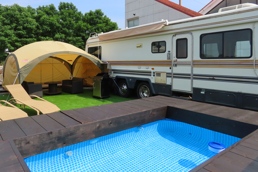 プライベートプール付きキャンピングカーを利用