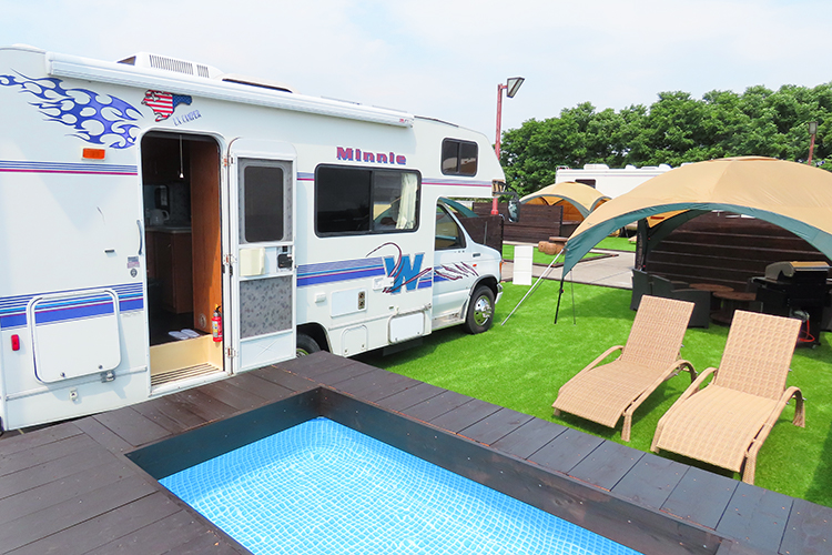 キャンピングカー　ミニー／モビリエ