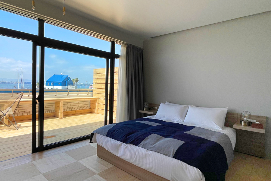 グランピング施設大阪北港マリーナリゾートHULLのキャビン