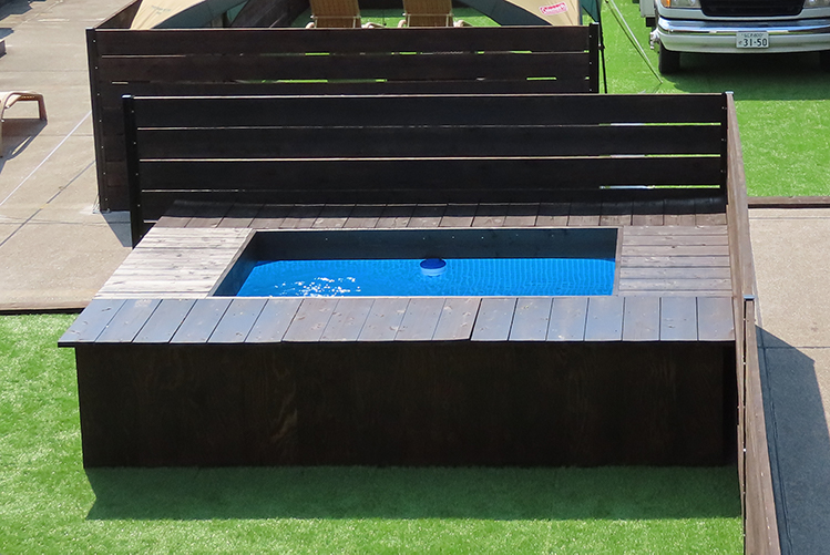 夏は大阪のグランピング施設でプライベートプール