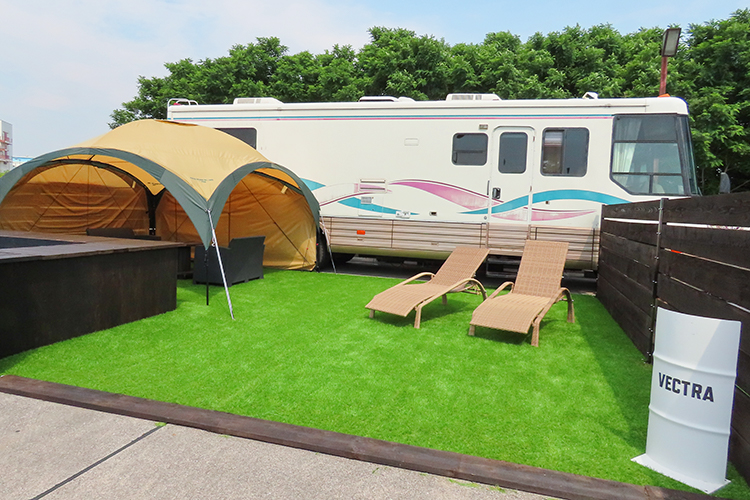 グランピング施設大阪北港マリーナリゾートHULLのキャンピングカー