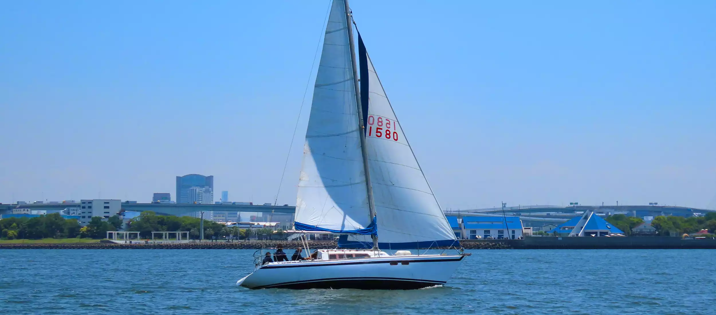 大阪北港マリーナリゾートでセーリングなどのマリンスポーツ体験と宿泊で一日を楽しく